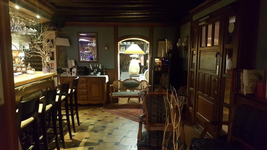 Logis - Hotel & Restaurant Le Gonfalon Germigny-l'Eveque Екстериор снимка