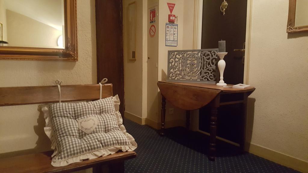 Logis - Hotel & Restaurant Le Gonfalon Germigny-l'Eveque Екстериор снимка