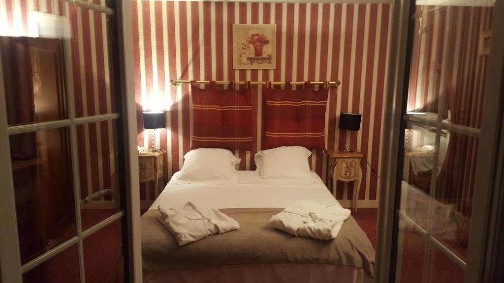 Logis - Hotel & Restaurant Le Gonfalon Germigny-l'Eveque Екстериор снимка