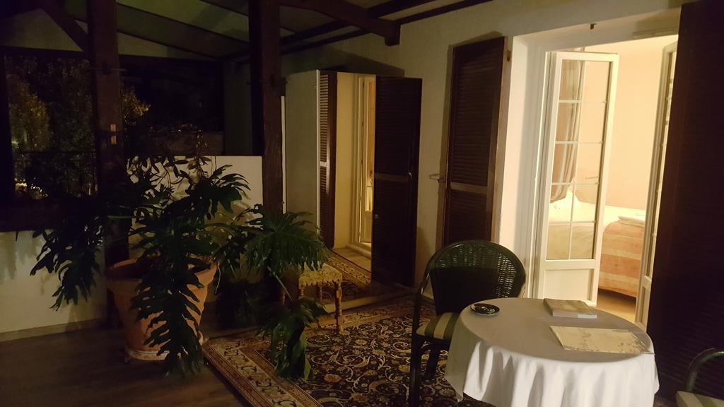 Logis - Hotel & Restaurant Le Gonfalon Germigny-l'Eveque Екстериор снимка