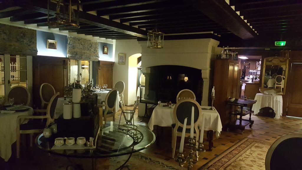 Logis - Hotel & Restaurant Le Gonfalon Germigny-l'Eveque Екстериор снимка