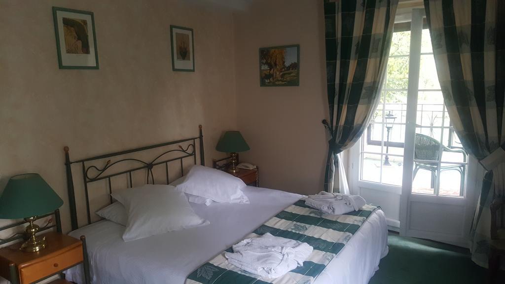 Logis - Hotel & Restaurant Le Gonfalon Germigny-l'Eveque Екстериор снимка