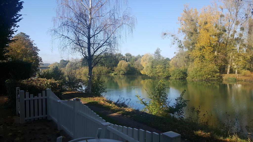 Logis - Hotel & Restaurant Le Gonfalon Germigny-l'Eveque Екстериор снимка