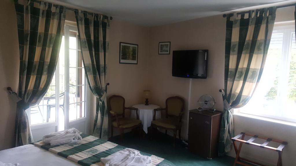 Logis - Hotel & Restaurant Le Gonfalon Germigny-l'Eveque Екстериор снимка
