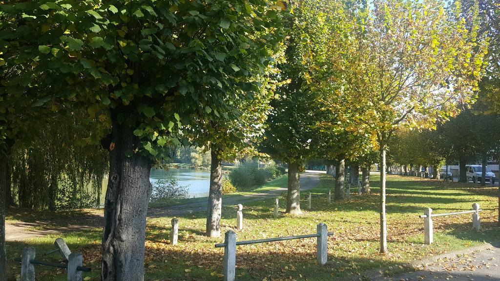 Logis - Hotel & Restaurant Le Gonfalon Germigny-l'Eveque Екстериор снимка