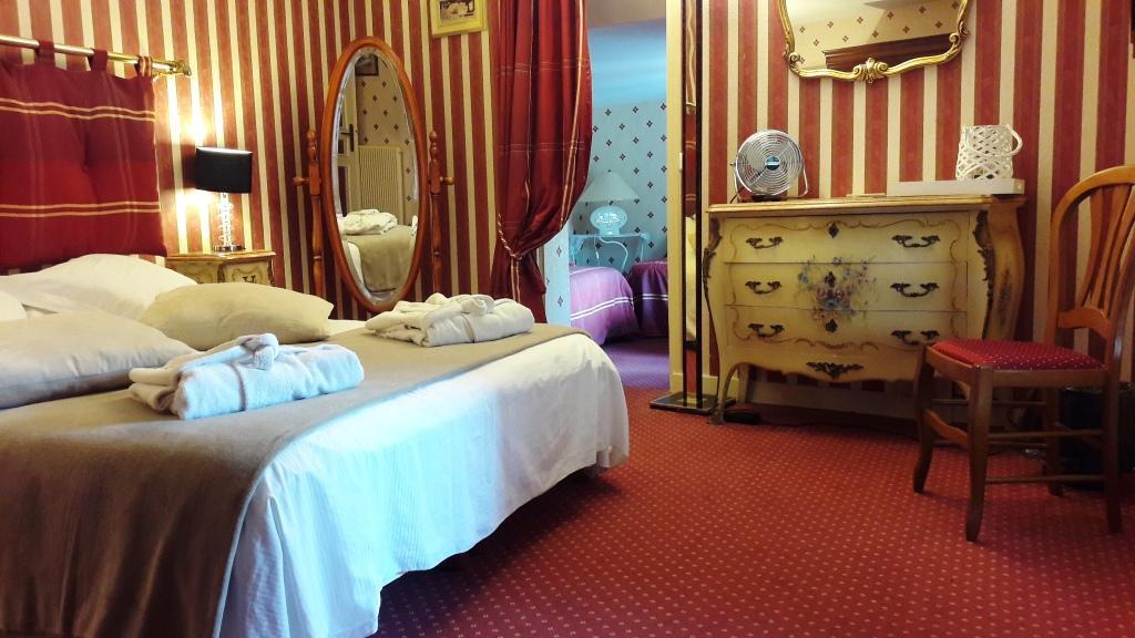 Logis - Hotel & Restaurant Le Gonfalon Germigny-l'Eveque Екстериор снимка