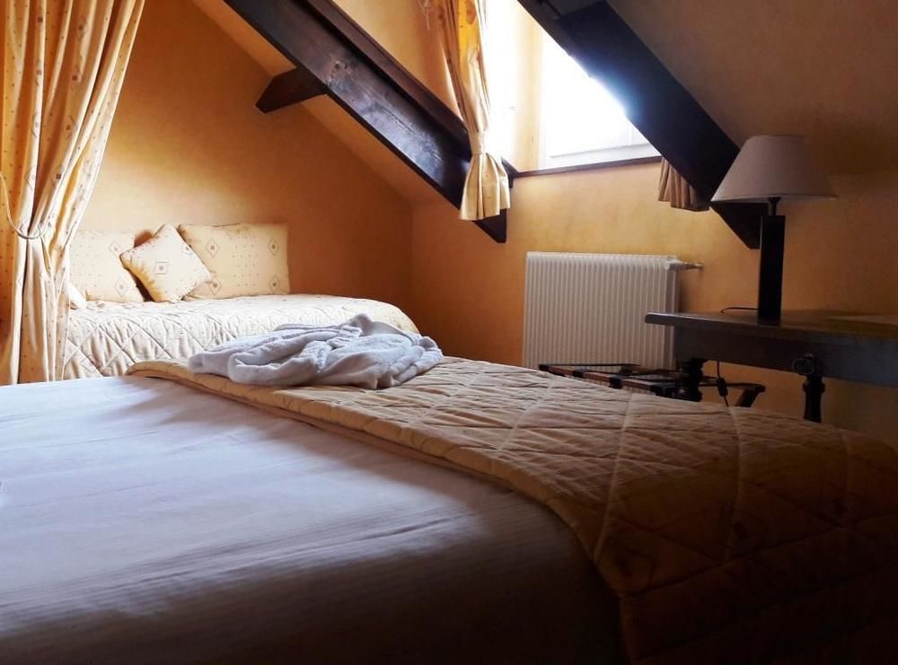 Logis - Hotel & Restaurant Le Gonfalon Germigny-l'Eveque Екстериор снимка