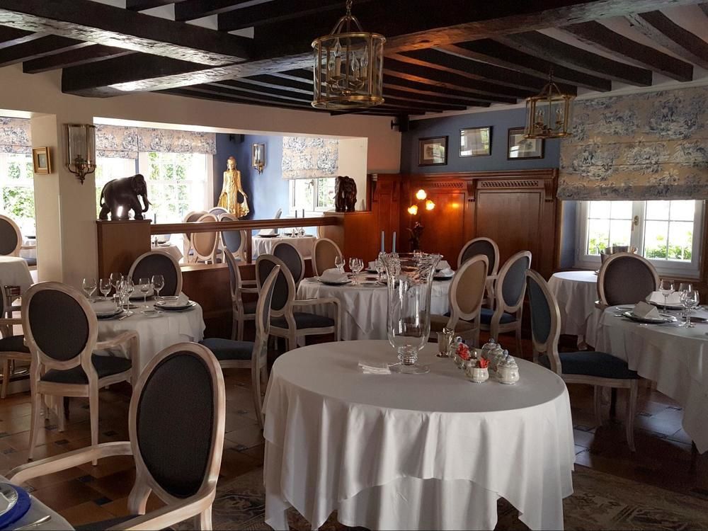 Logis - Hotel & Restaurant Le Gonfalon Germigny-l'Eveque Екстериор снимка