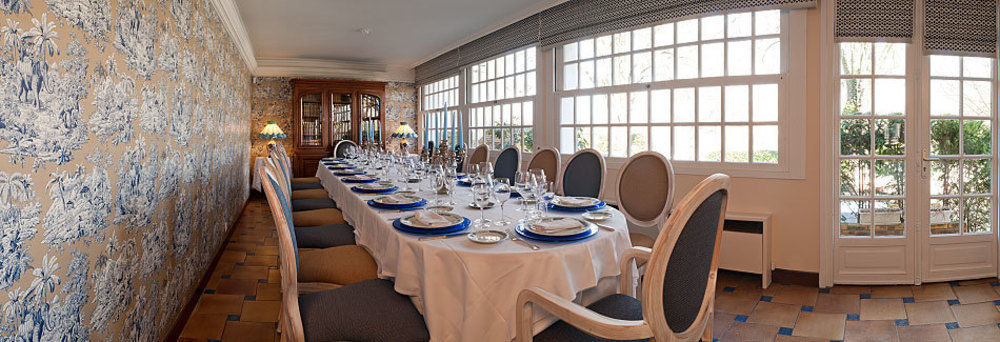 Logis - Hotel & Restaurant Le Gonfalon Germigny-l'Eveque Екстериор снимка
