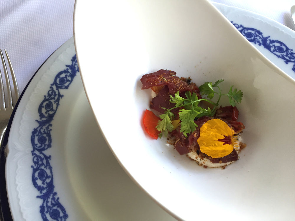 Logis - Hotel & Restaurant Le Gonfalon Germigny-l'Eveque Екстериор снимка