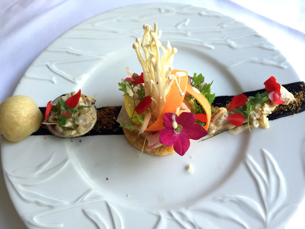 Logis - Hotel & Restaurant Le Gonfalon Germigny-l'Eveque Екстериор снимка